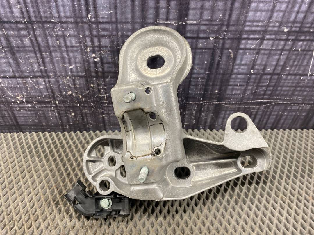 Кронштейн двигателя, 728 рублей, Красноярск