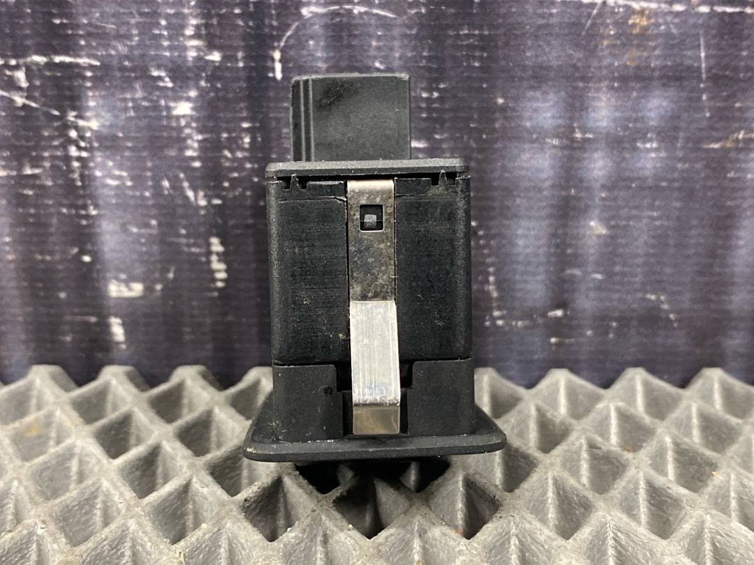 Кнопка стеклоподъемника, 318 рублей, Красноярск