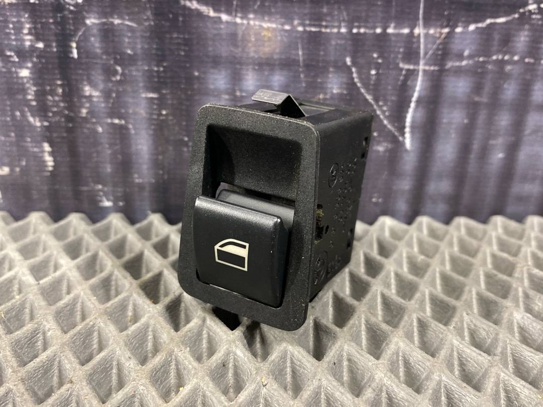 Кнопка стеклоподъемника, 318 рублей, Красноярск