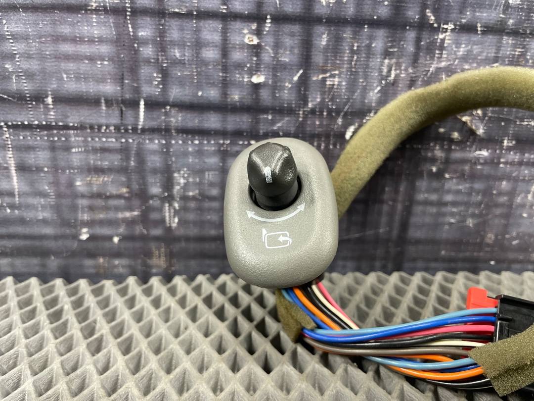 Кнопка регулировки зеркал, 1610 рублей, Красноярск