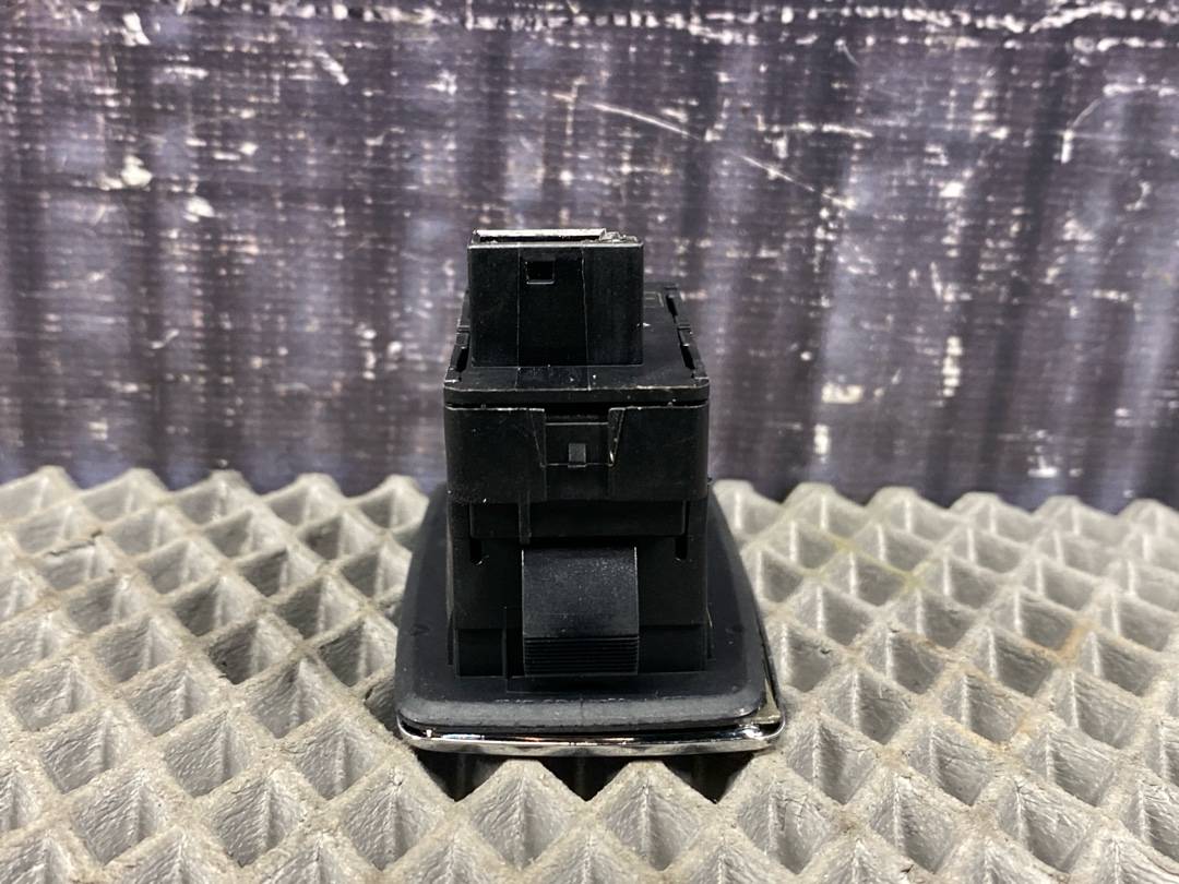 Кнопка стеклоподъемника, 330 рублей, Красноярск