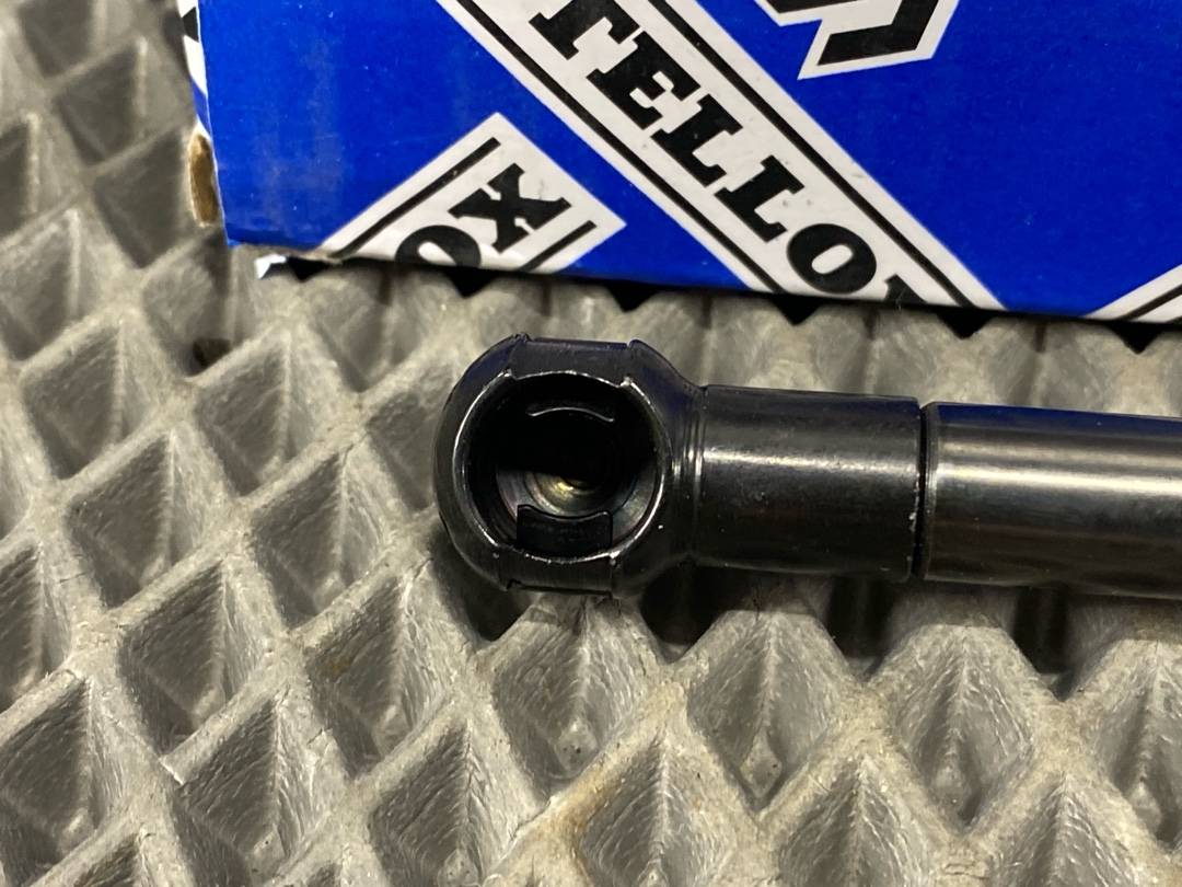 Амортизатор багажника, 970 рублей, Красноярск