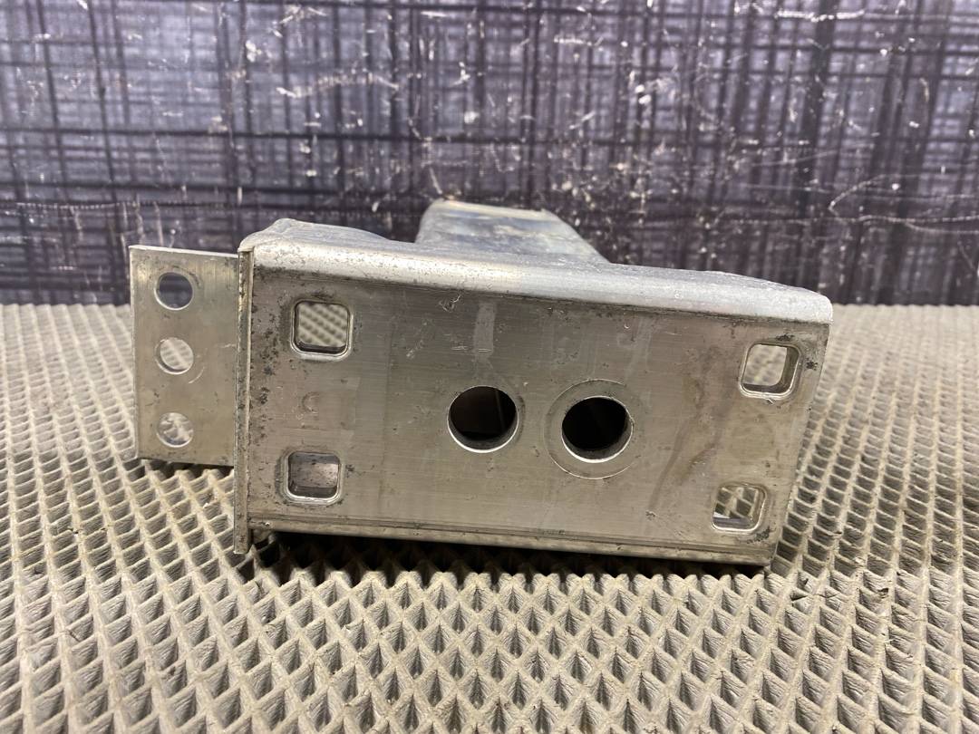 Кронштейн усилителя бампера, 1080 рублей, Красноярск