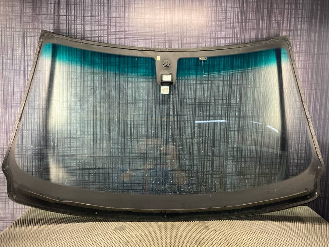 Стекло лобовое, 7392 рублей, Красноярск