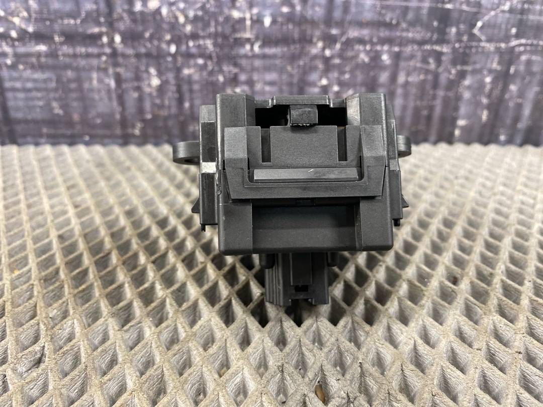 Подрулевой переключатель, 672 рублей, Красноярск