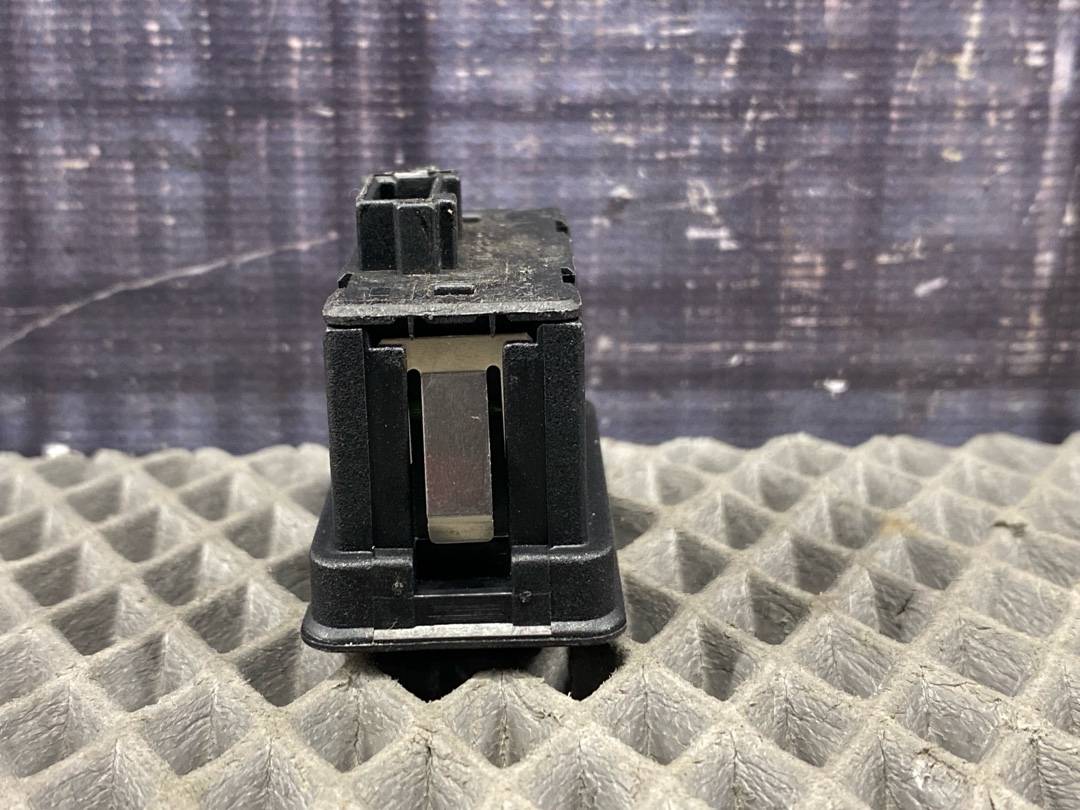 Кнопка стеклоподъемника, 210 рублей, Красноярск