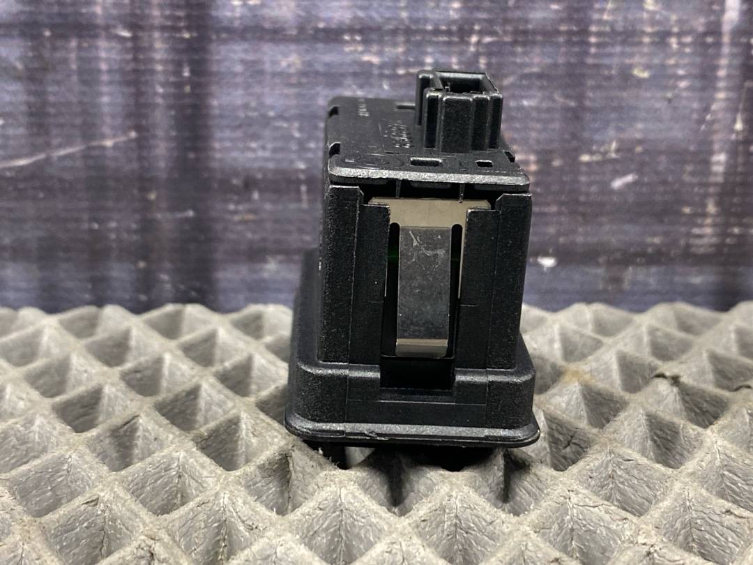 Кнопка стеклоподъемника, 210 рублей, Красноярск