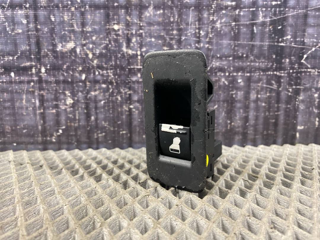 Кнопка стеклоподъемника, 366 рублей, Красноярск