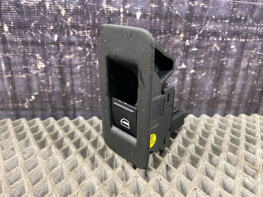 Кнопка стеклоподъемника, 366 рублей, Красноярск