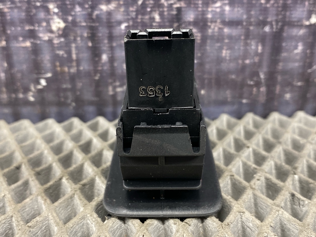 Кнопка стеклоподъемника, 366 рублей, Красноярск