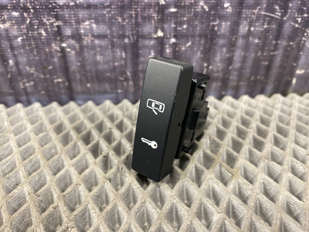 Кнопка центрального замка, 391 рублей, Красноярск