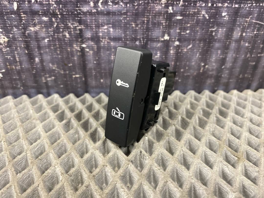 Кнопка центрального замка, 391 рублей, Красноярск