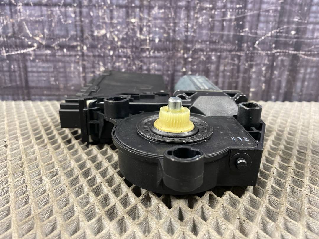 Мотор стеклоподъемника, 2567 рублей, Красноярск