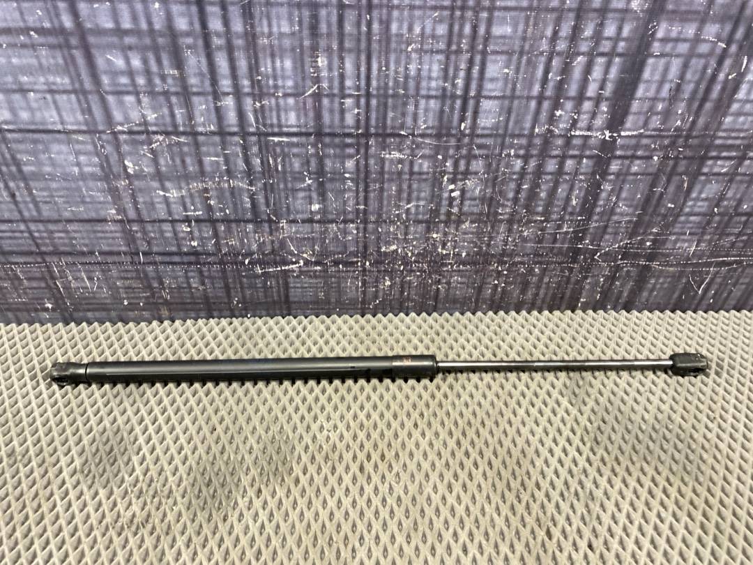 Амортизатор капота, 663 рублей, Красноярск