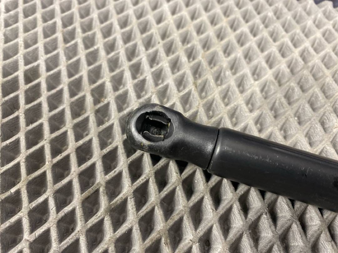 Амортизатор капота, 663 рублей, Красноярск