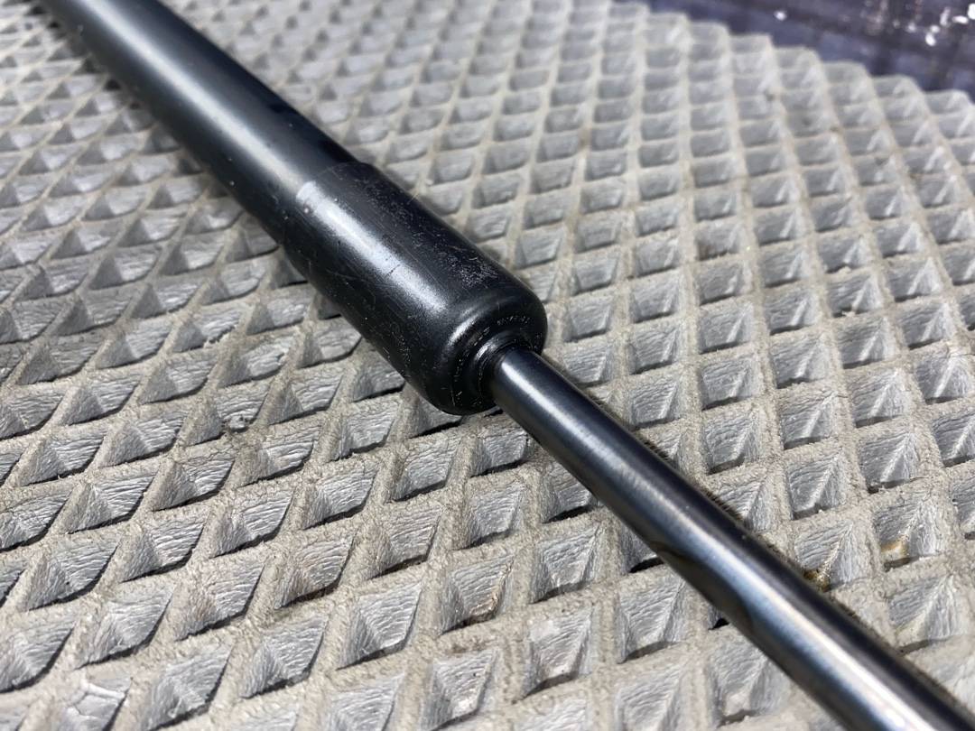 Амортизатор капота, 663 рублей, Красноярск