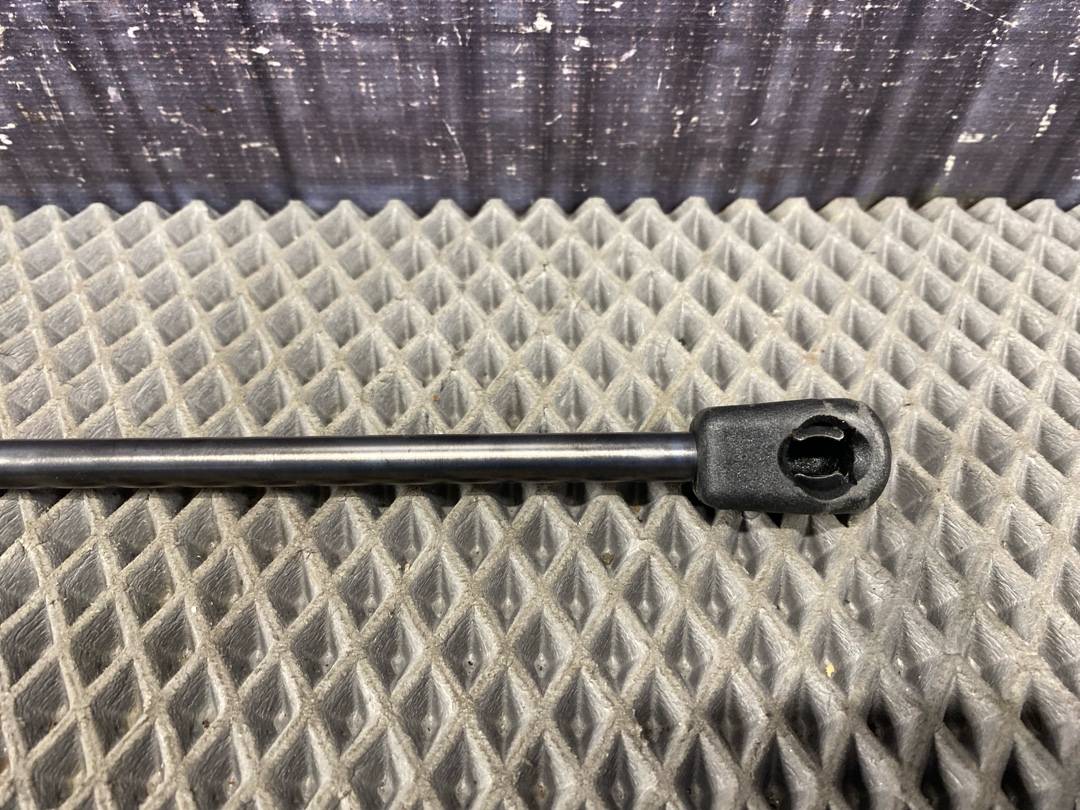 Амортизатор капота, 663 рублей, Красноярск