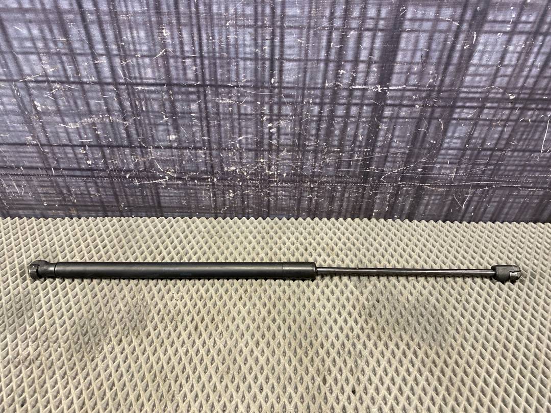 Амортизатор капота, 663 рублей, Красноярск