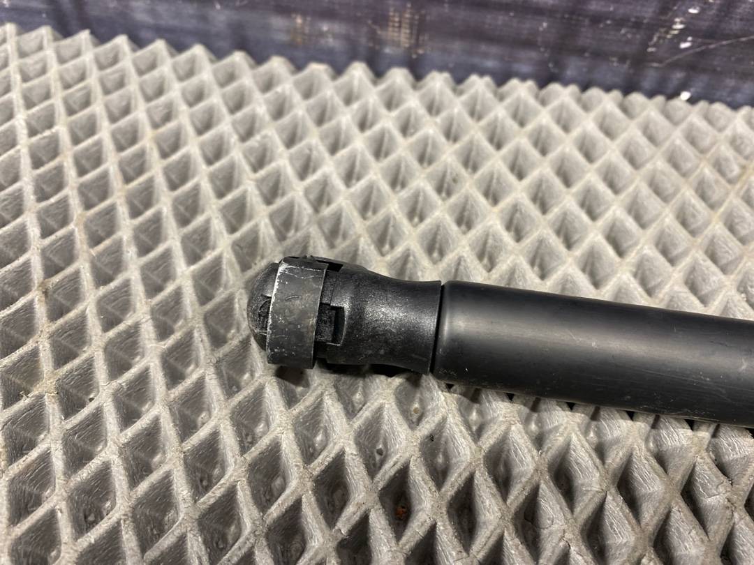 Амортизатор капота, 663 рублей, Красноярск