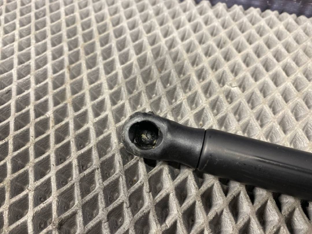 Амортизатор капота, 663 рублей, Красноярск