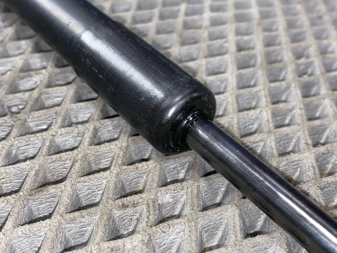 Амортизатор капота, 663 рублей, Красноярск