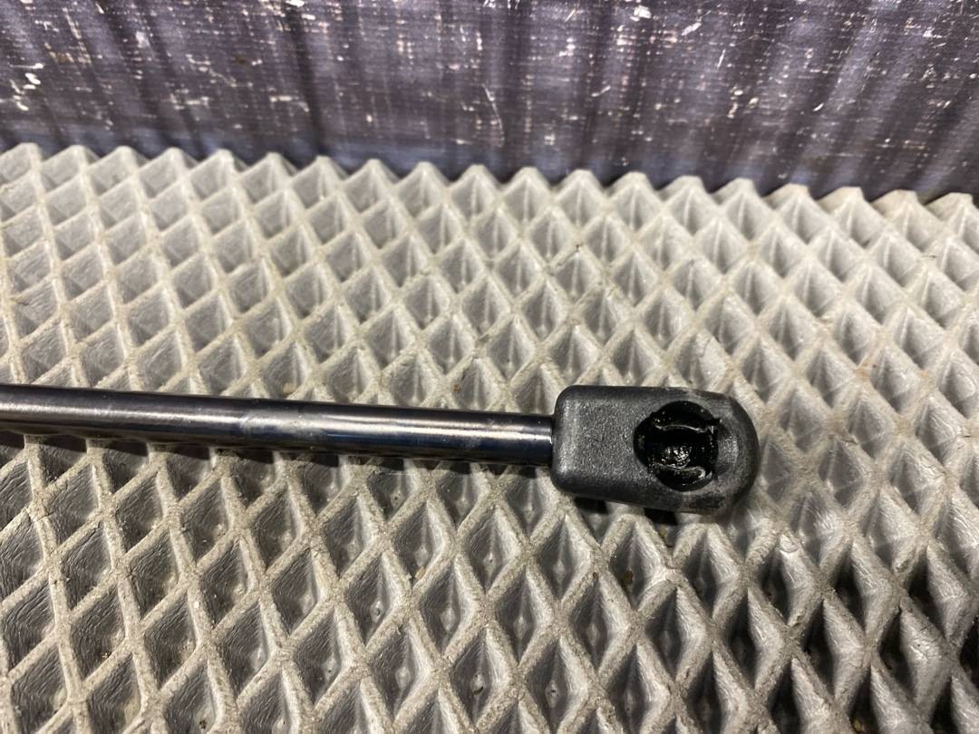 Амортизатор капота, 663 рублей, Красноярск