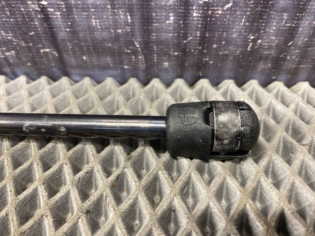 Амортизатор капота, 663 рублей, Красноярск