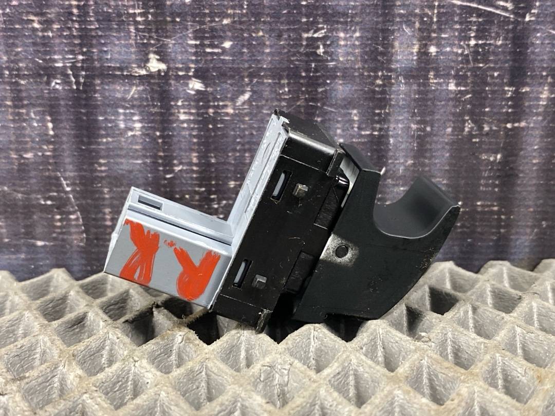 Кнопка стеклоподъемника, 621 рублей, Красноярск