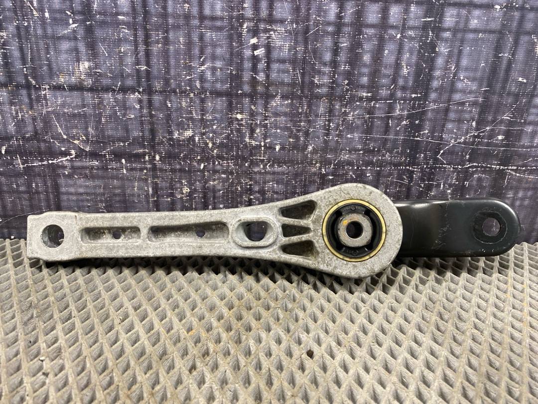 Опора двигателя, 825 рублей, Красноярск