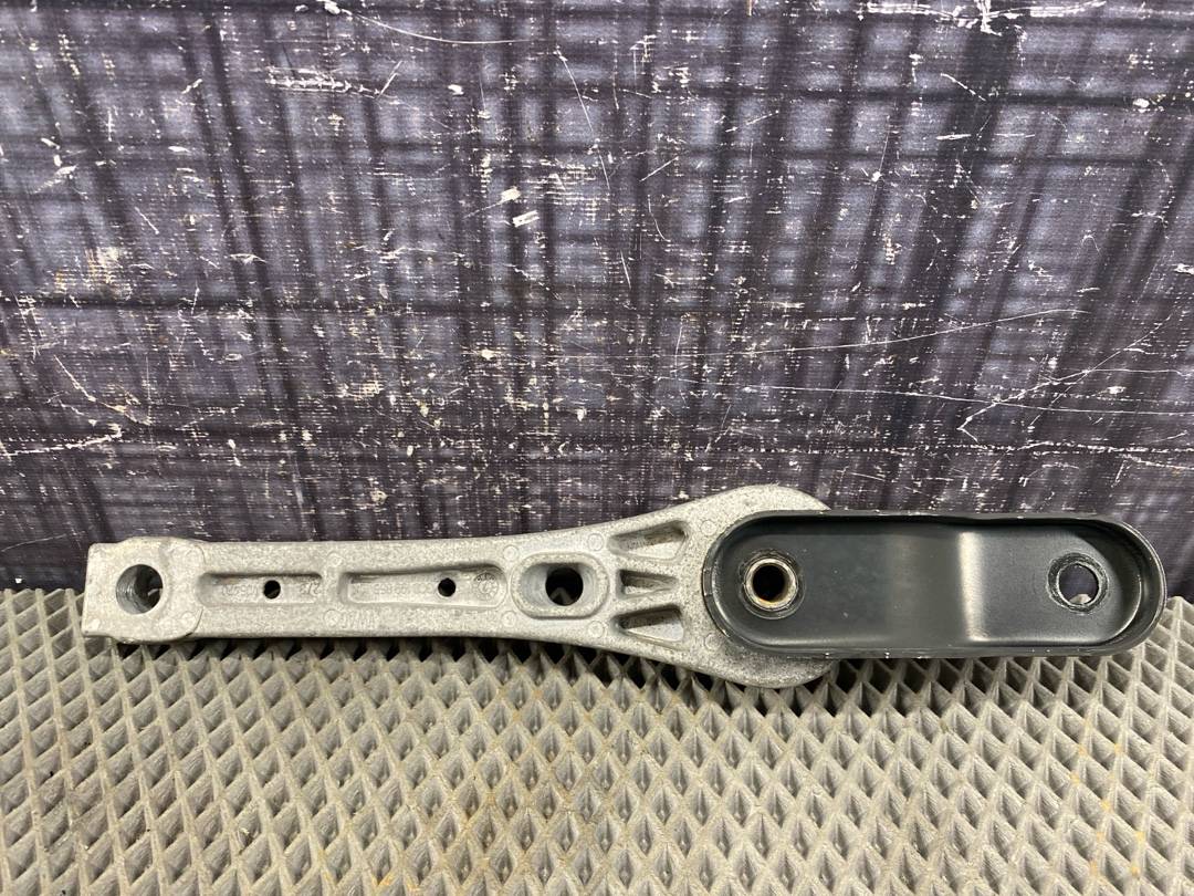 Опора двигателя, 825 рублей, Красноярск