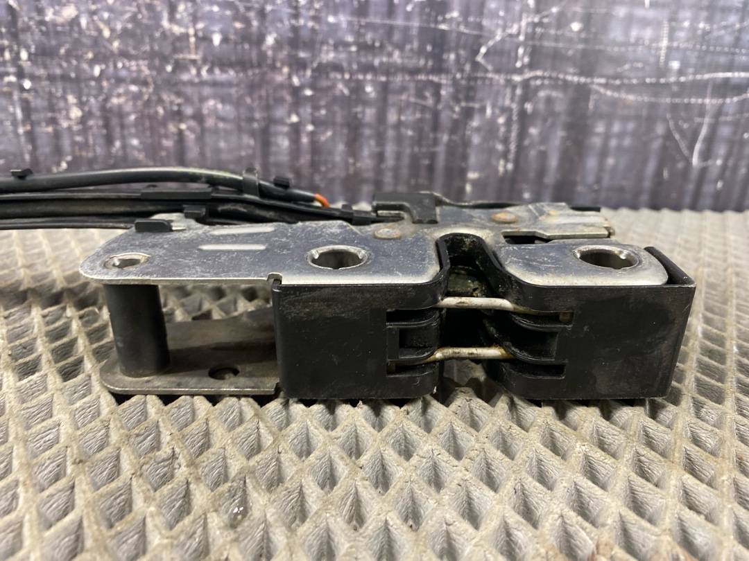 Замок капота, 1386 рублей, Красноярск