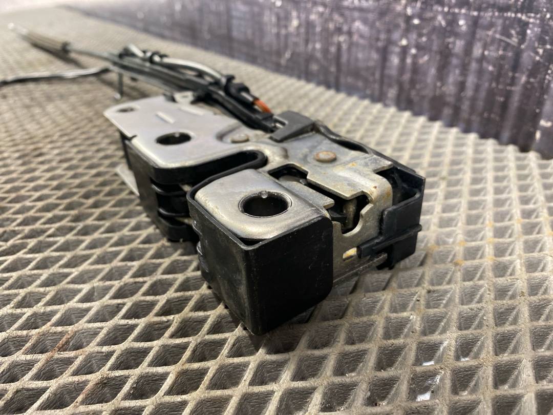 Замок капота, 1386 рублей, Красноярск