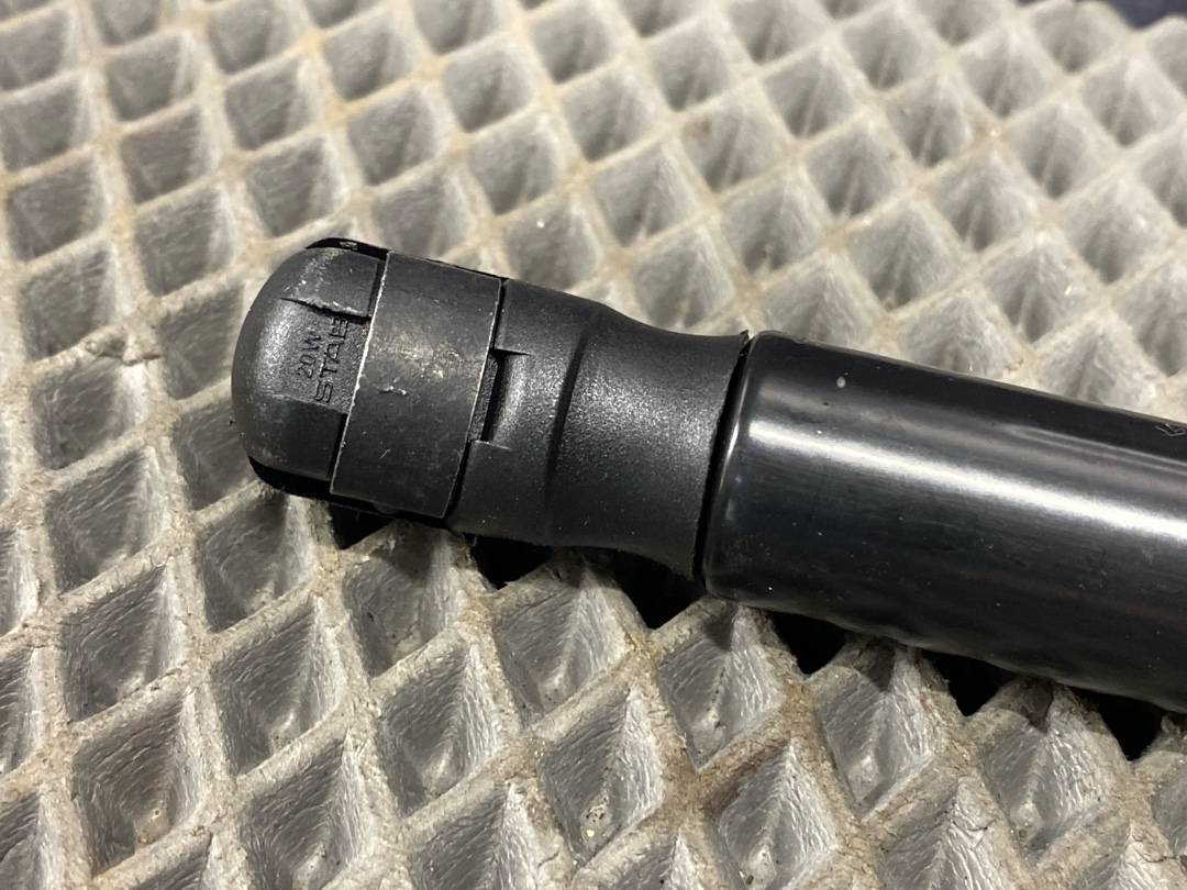 Амортизатор багажника, 527 рублей, Красноярск