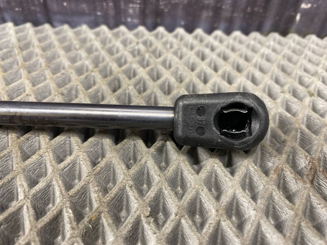 Амортизатор багажника, 527 рублей, Красноярск