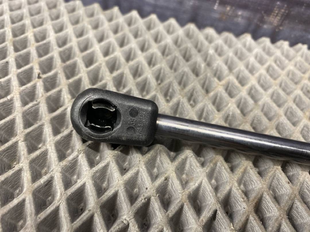 Амортизатор багажника, 527 рублей, Красноярск