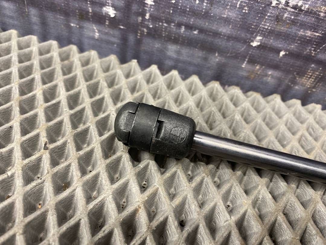 Амортизатор багажника, 527 рублей, Красноярск