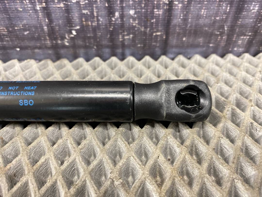 Амортизатор багажника, 527 рублей, Красноярск