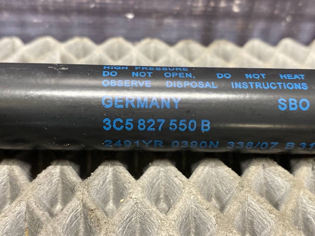 Амортизатор багажника, 527 рублей, Красноярск