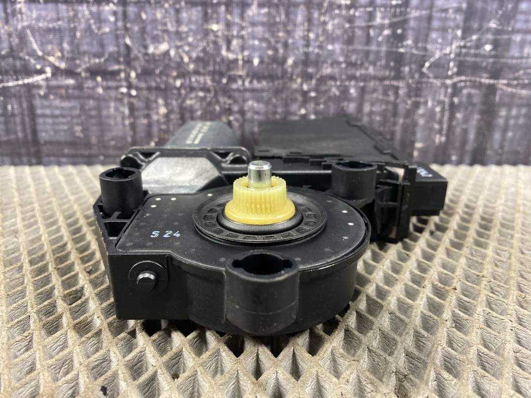 Мотор стеклоподъемника, 1284 рублей, Красноярск