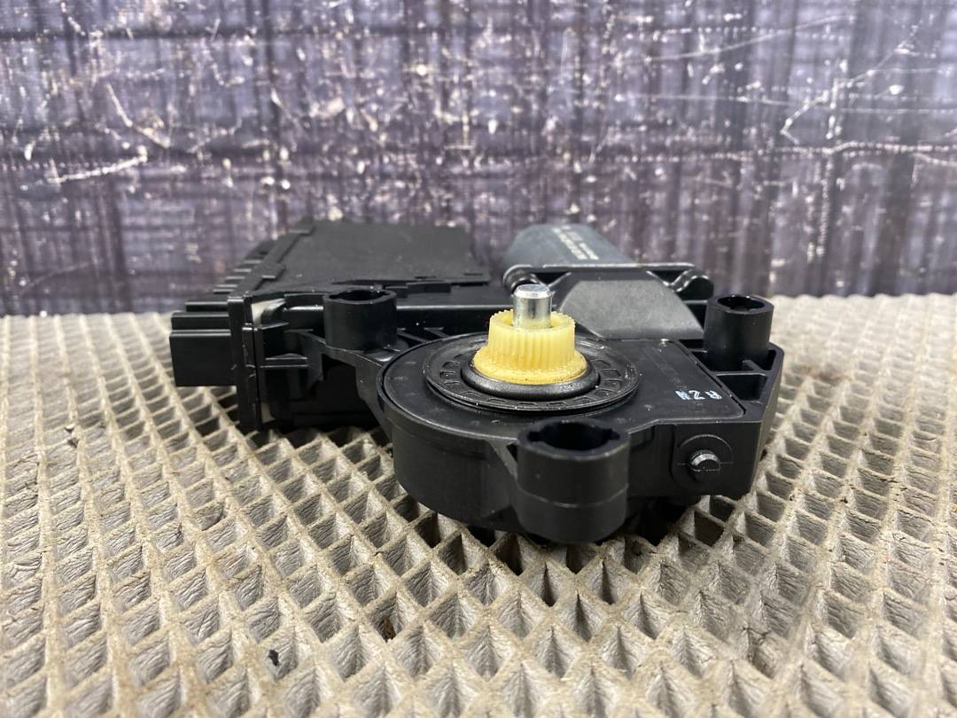 Мотор стеклоподъемника, 912 рублей, Красноярск