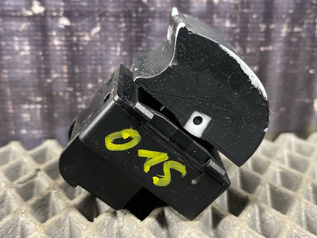 Кнопка стеклоподъемника, 252 рублей, Красноярск