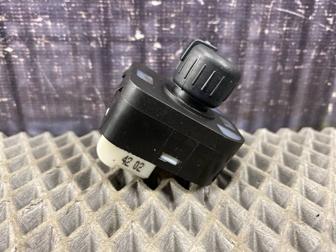 Кнопка регулировки зеркал, 720 рублей, Красноярск