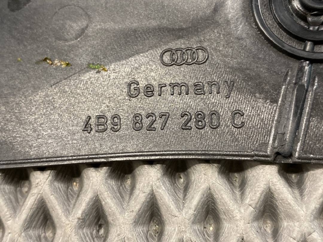 Пластик крышки багажника, 340 рублей, Красноярск