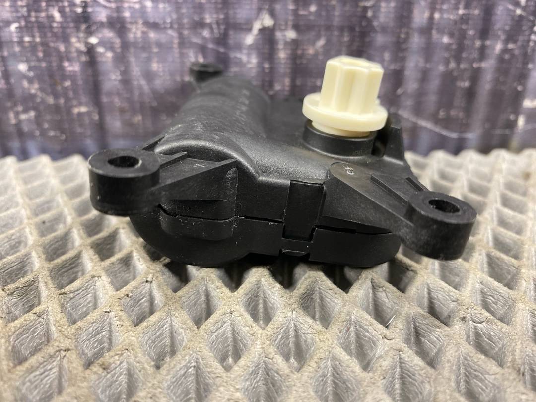 Мотор заслонки печки, 1470 рублей, Красноярск