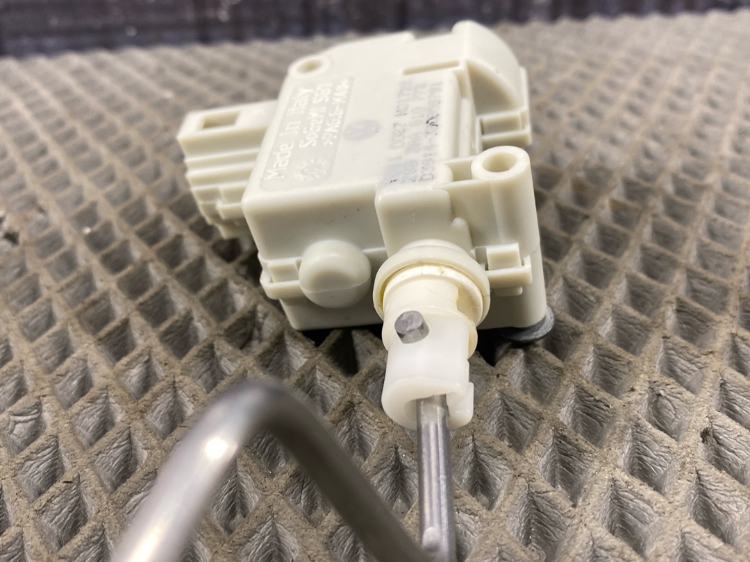 Замок лючка бензобака, 1830 рублей, Красноярск