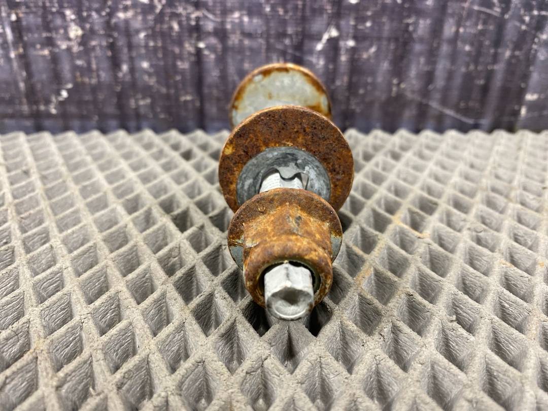 Болт развальный, 670 рублей, Красноярск