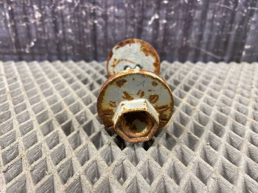 Болт развальный, 670 рублей, Красноярск