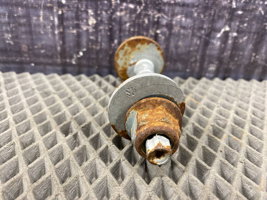 Болт развальный, 670 рублей, Красноярск