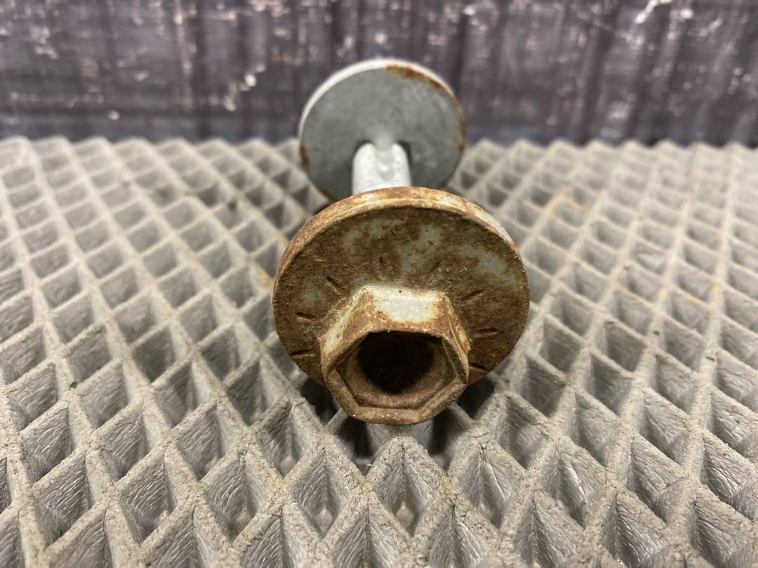 Болт развальный, 670 рублей, Красноярск