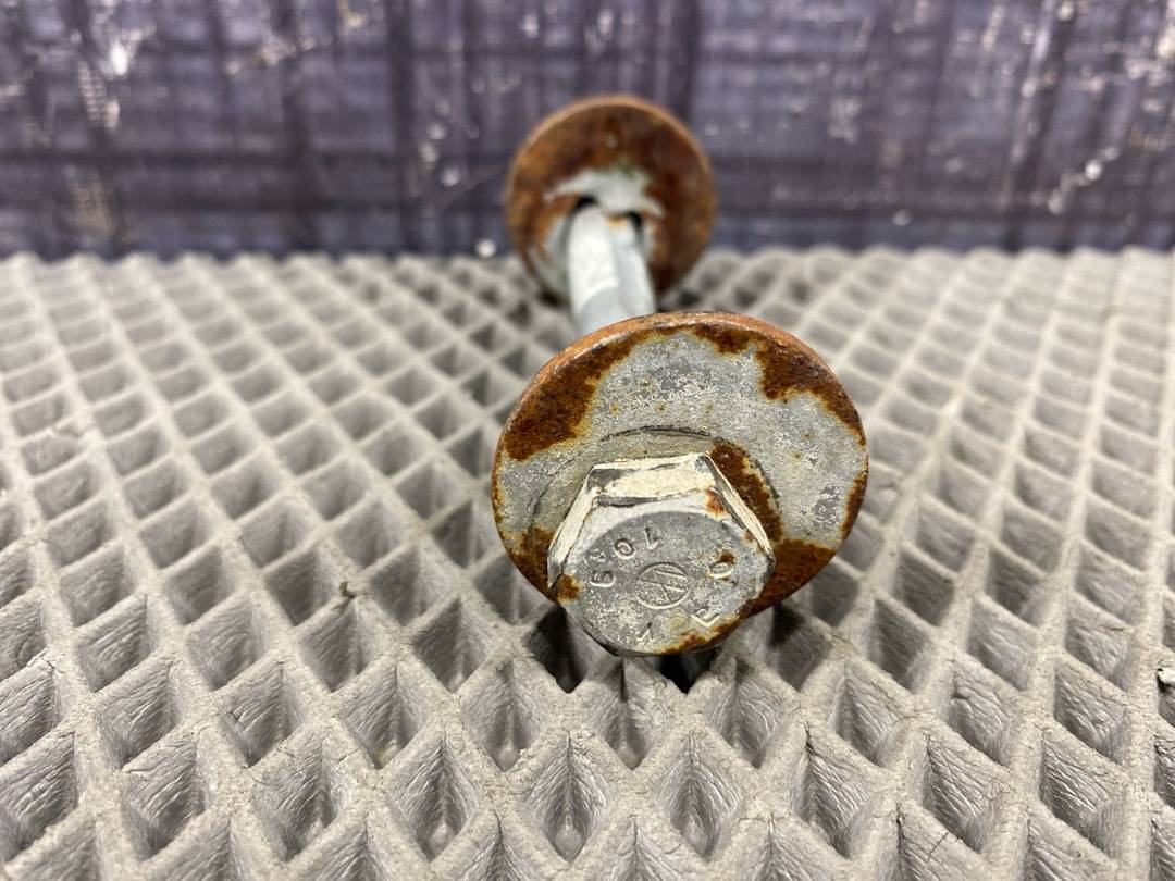 Болт развальный, 670 рублей, Красноярск